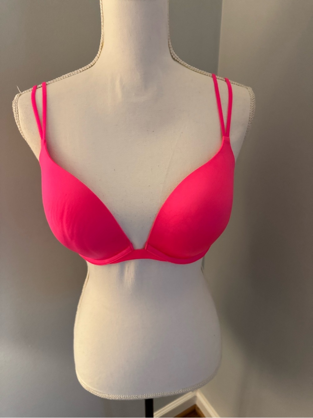 Victoria Secret Very Sexy Bra. Hot pink Size 36D